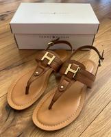 Tommy Hilfiger Leza Sandalen Schuhe Zehentrenner braun neu 38 Nordrhein-Westfalen - Leverkusen Vorschau