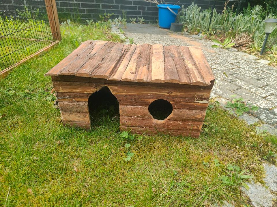 Wohlfühlhaus Naturholzhaus Kaninchen Hasen Haus Meerschweinchen in Bad Bramstedt