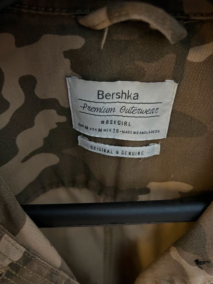 Bershka Premium Army Style Frauen Jacke Größe M Neu & Ungetragen in Berlin