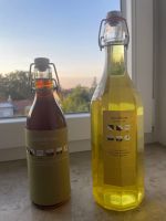 Helles und dunkles Leinölfirnis in schönen beschrifteten Flaschen Bayern - Augsburg Vorschau