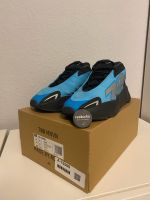 Yeezy Boost 700 MNVN Bright Cyan Bayern - Erding Vorschau