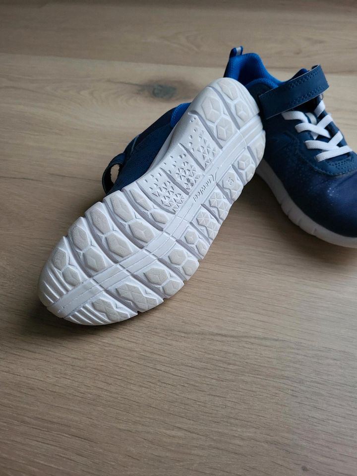 Turnschuhe Hallenschuhe Decathlon in Lonnig