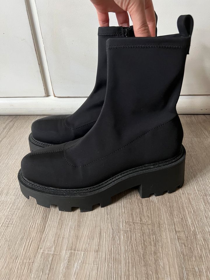 Zara Stiefel Stiefeletten Boots Schwarz aus Stoff gr.40 Neu! in Hamburg