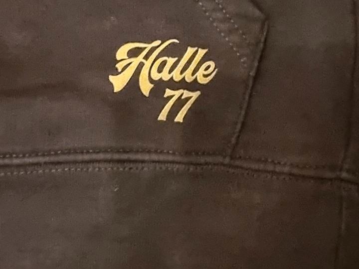 Halle 77 Hoodie in Brietlingen