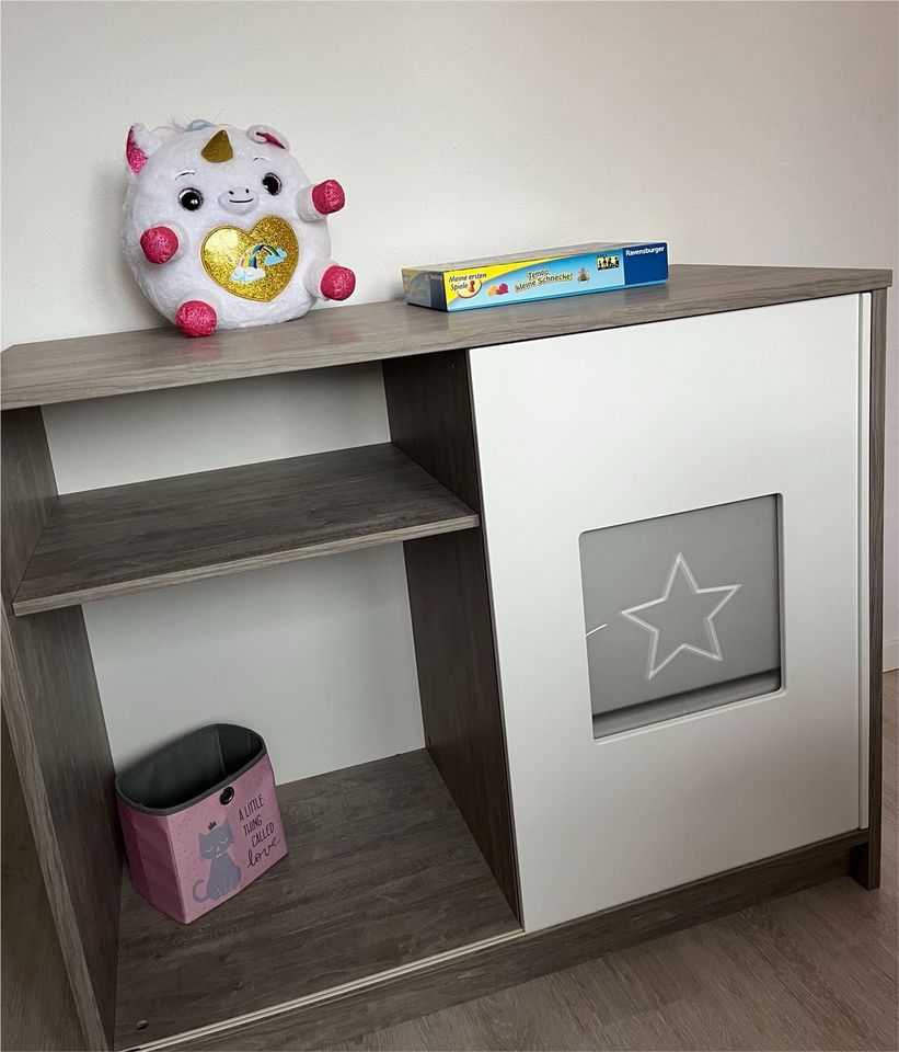 Baby / Kinderzimmer komplett in Hille