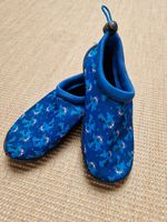 Badeschuhe Gr. 30 blau mit Haien Hessen - Griesheim Vorschau