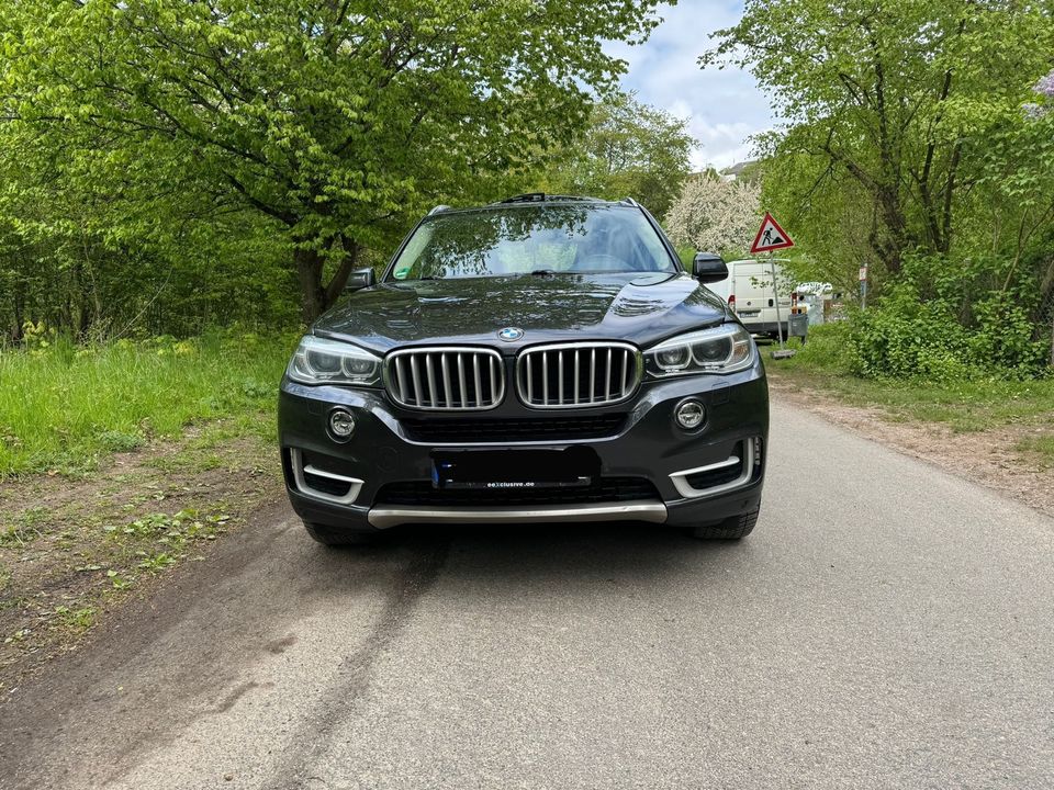 BMW x5 zustand ist sehr gut HU ist Neu in Heiligenhafen 