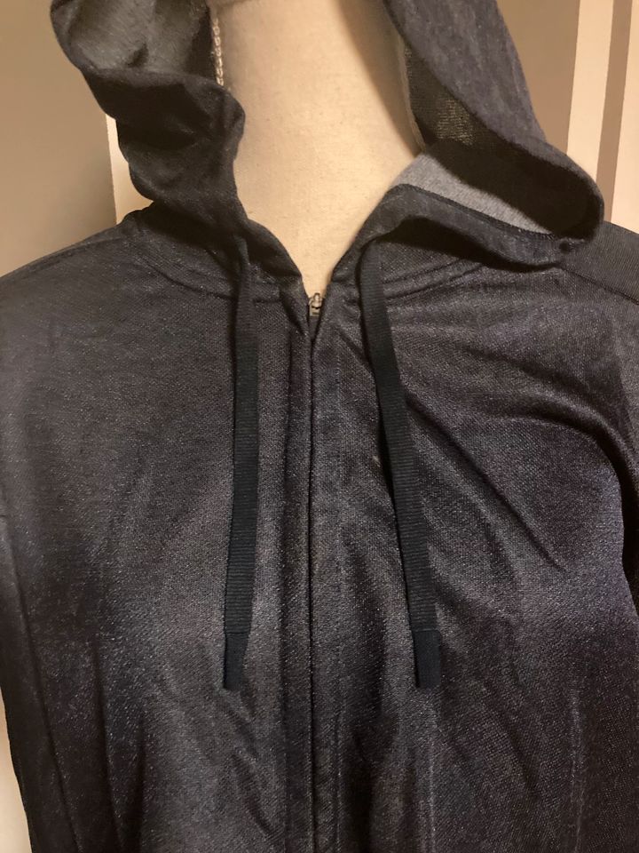 Hoodie von Nike in Hirschau