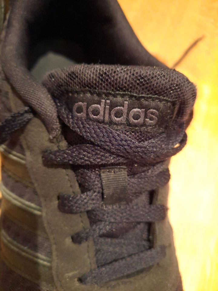 Adidas Sport Schuhe Sneaker Gr. 40 bzw 40.5schwarz inkl. Versand in Bielefeld