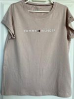 Tommy Hilfiger Rundhals Shirt Gr. M mit Logoschriftzug Hessen - Linsengericht Vorschau