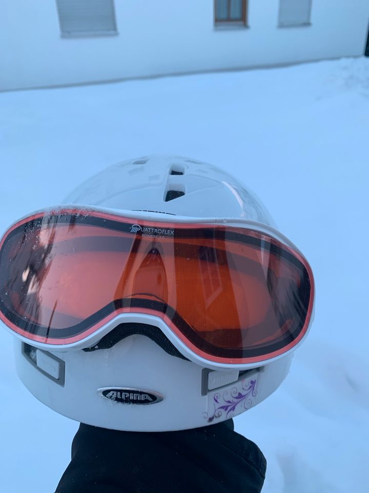 Snowboard Ski Skischuhe Helm in Kempten