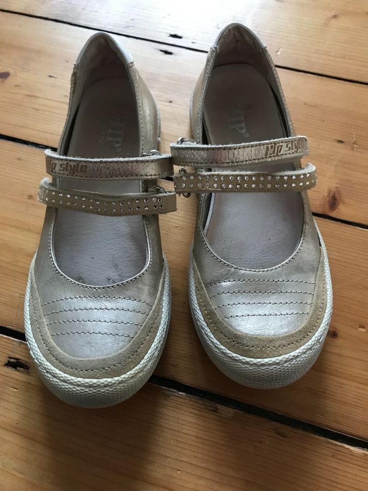 HIP BALLERINAS GOLD LEDER GR 35 in Aachen