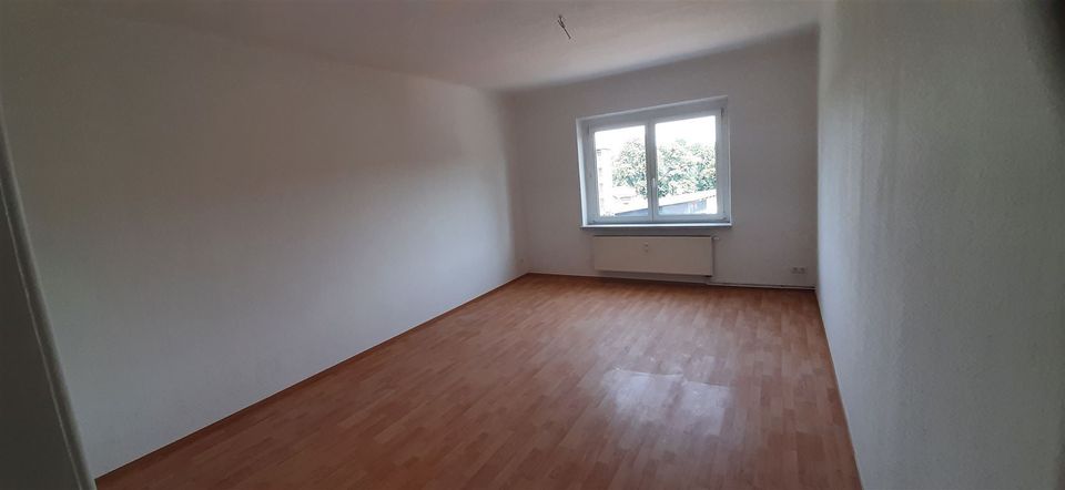 Balkon u. Badewanne! Schöne, renovierte 2-Raum-Wohnung in zentraler Lage in Wilkau-Haßlau