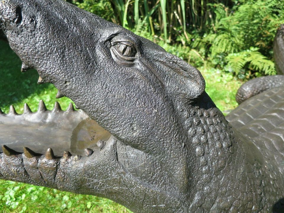 Bronzefigur Krokodil Alligator Garten Statue in Bernried Niederbay