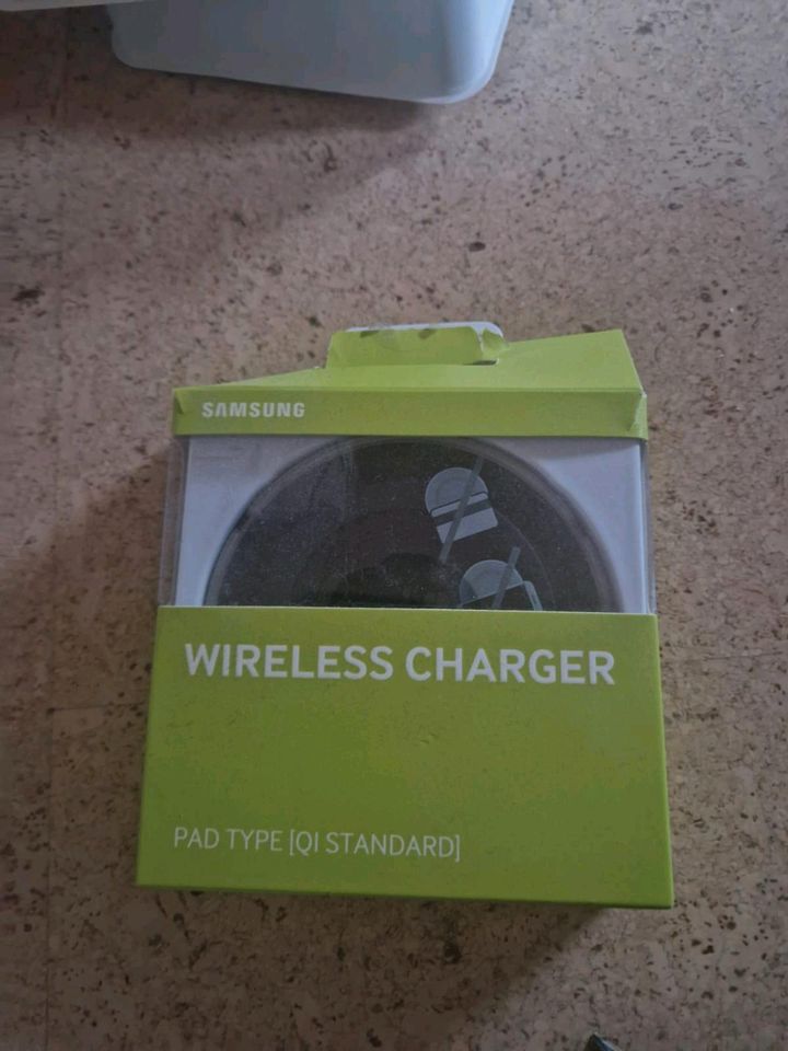 Samsung WIRELESS CHARGER  Ladeadapter in Nagold