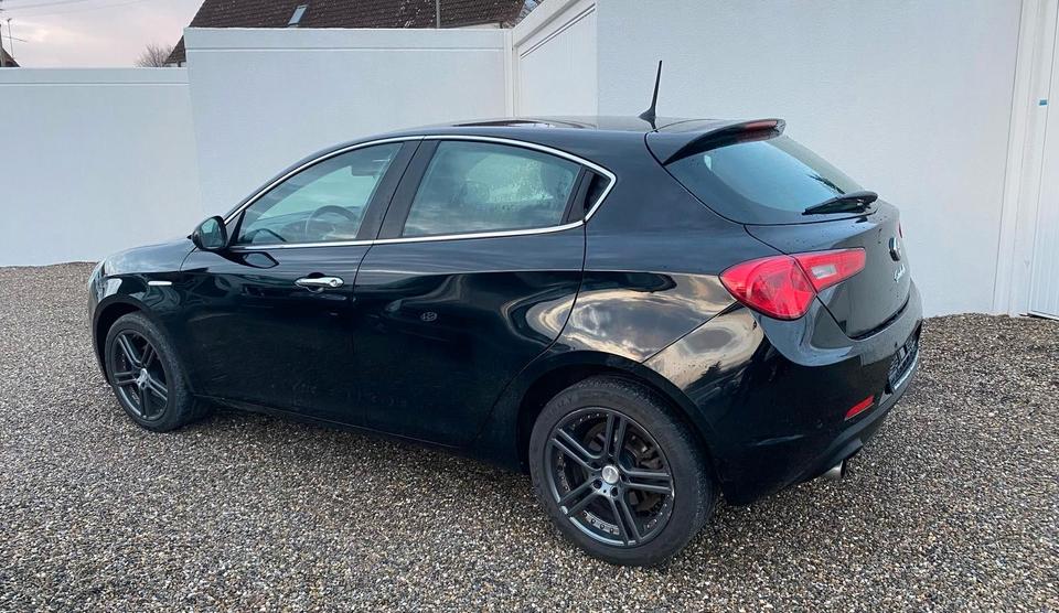 Alfa Romeo Giulietta Turismo Diesel 4,4l/100  Alu Navi SHZ in Dürrlauingen