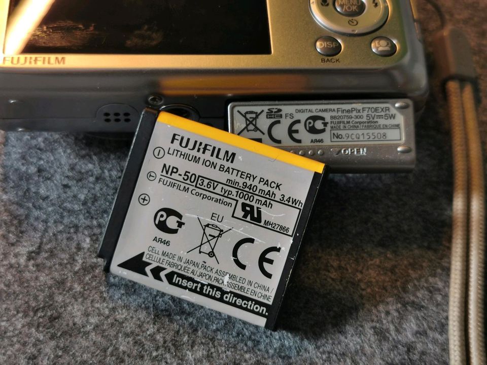 Fujifilm finepix f70exr Digitalkamera Silber mit Mängeln in Langenhagen