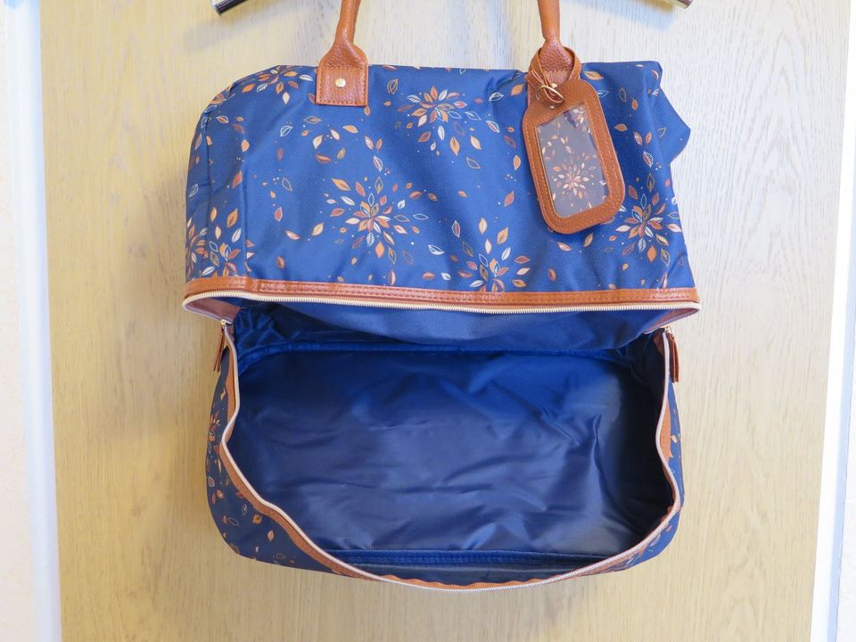 Reisetasche blau mit Blumen neu in Dresden