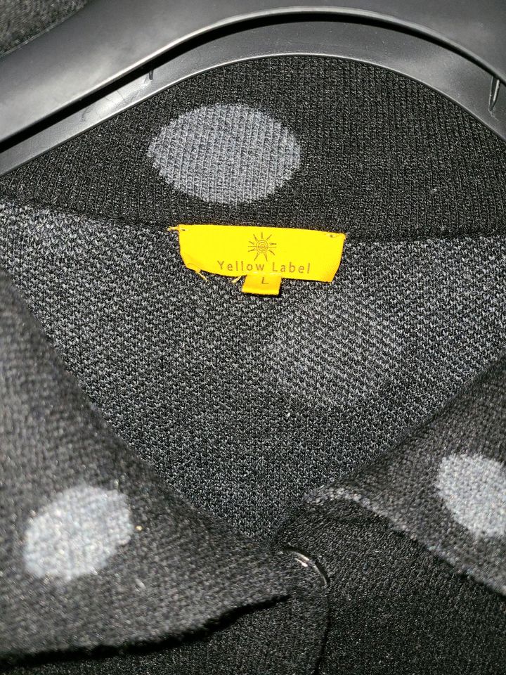 Kuschelige Strickjacke von Yellow Label Größe L Gern getragen, in Berlin