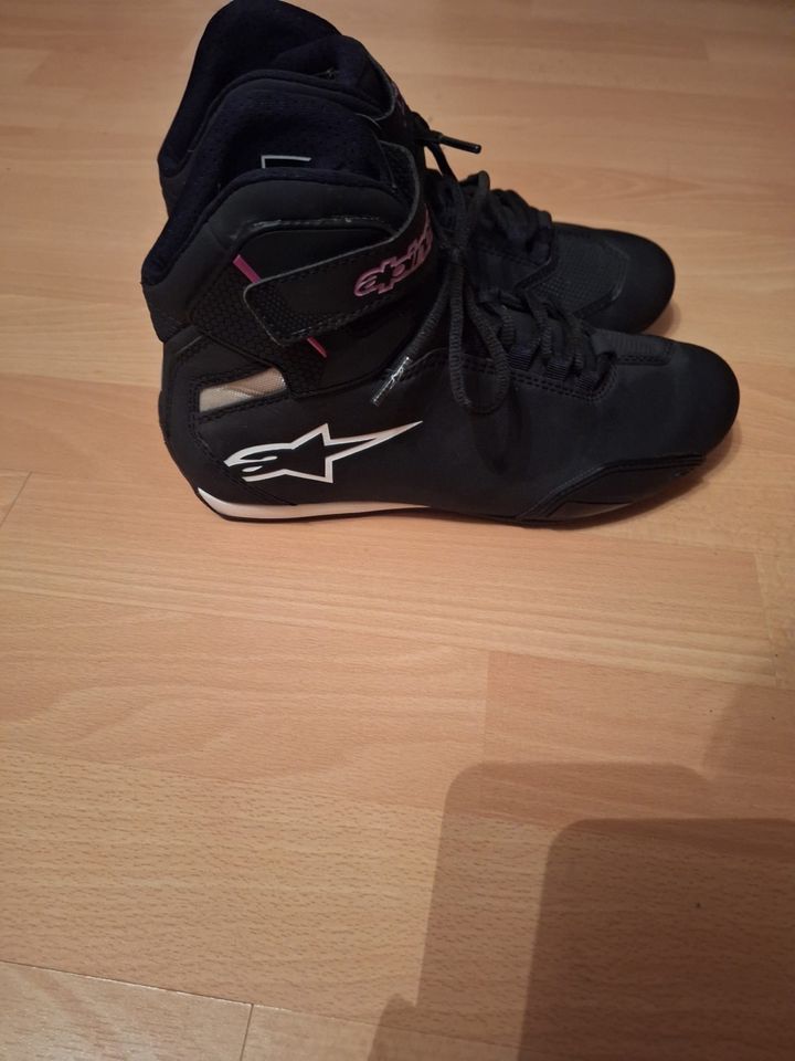 Motorradschuhe/Motorradstiefel Alpinestars Gr 37 Damen Neuwertig in Borkheide