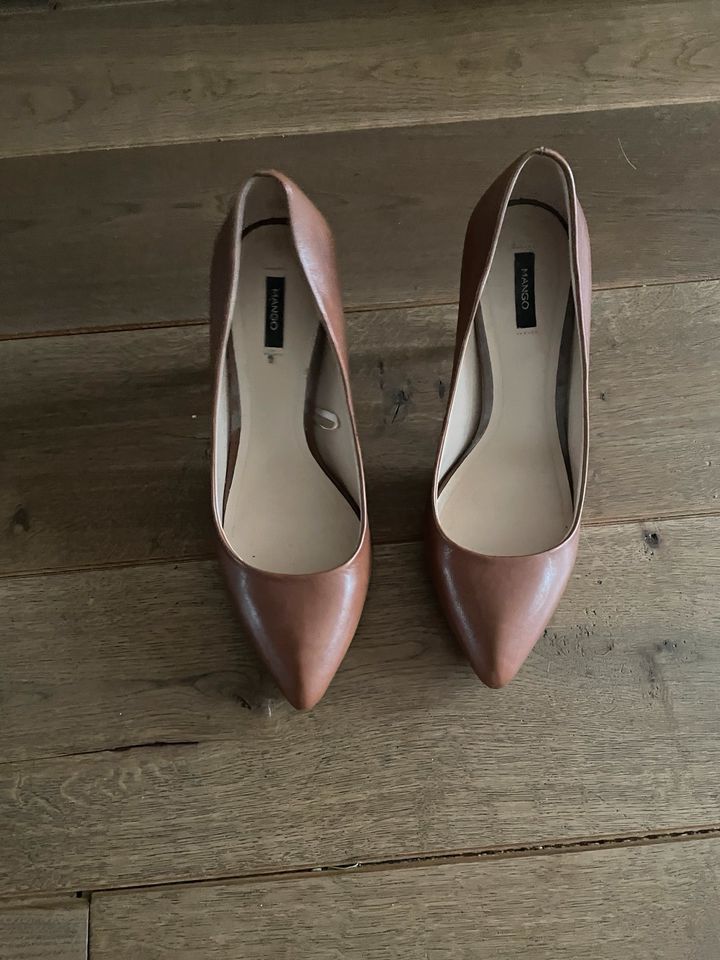 Mango Pumps High Heels hoher Absatz Gr 38 Farbe: camel in Essen