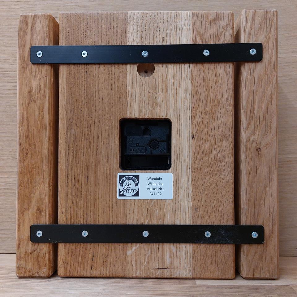 Wanduhr/Tischuhr aus Holz, 30x29x4 [cm], Eiche massiv, modern in Gersheim