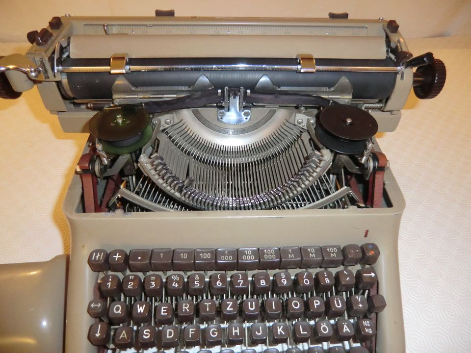 Alte Schreib-Rechenmaschinen in Zeulenroda