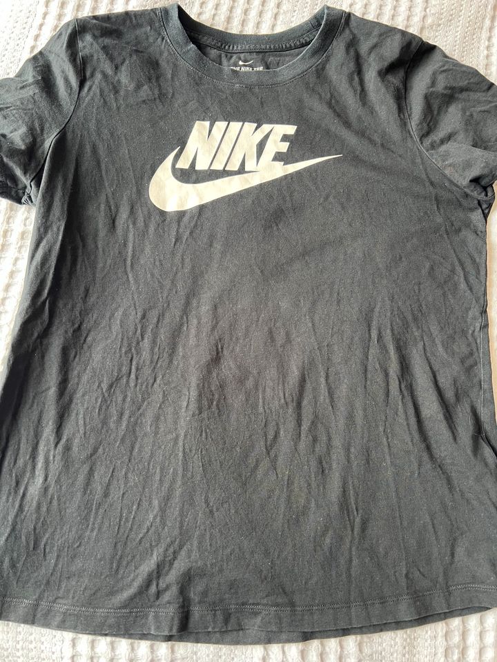 Nike Tee T-Shirt Gr. L in Berlin