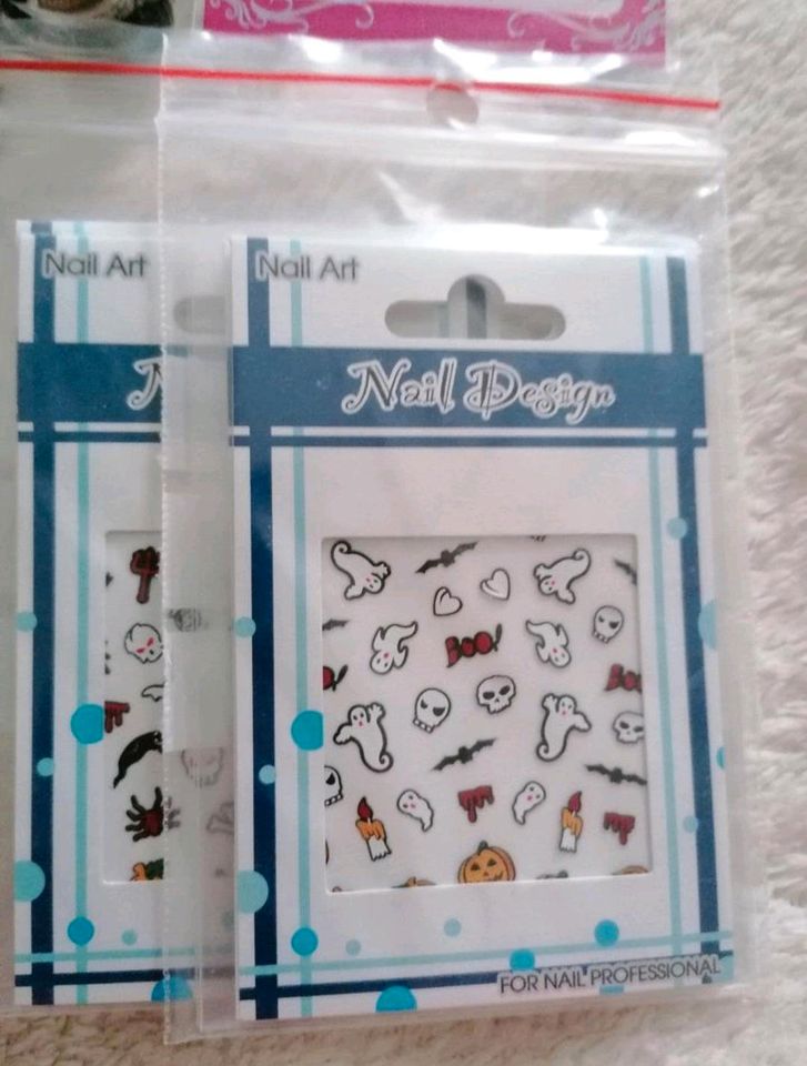 Kleines Nagel Design Set  Sticker  Nagelfeile  Nagel Perlen in Wüstenrot