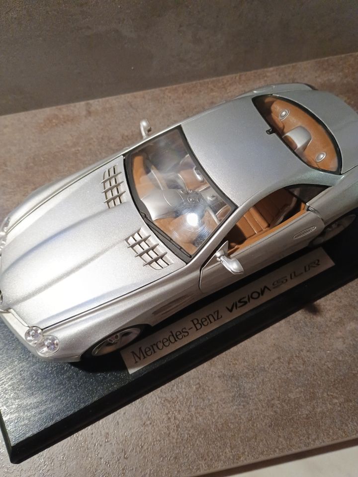 Maisto 1:18. Mercedes Edtion SLR in Traunstein