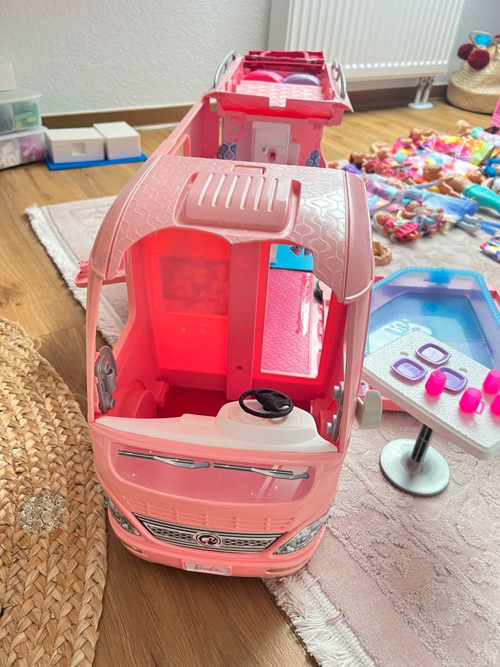 Barbie Original Set Barbie Villa plus Barbie Wohnwagen in Wuppertal