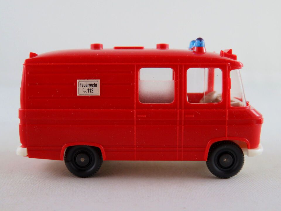 Wiking 608/6 Mercedes-Benz 406 RTW (1974) "FEUERWEHR (D)" 1:87/H0 in Bad Abbach