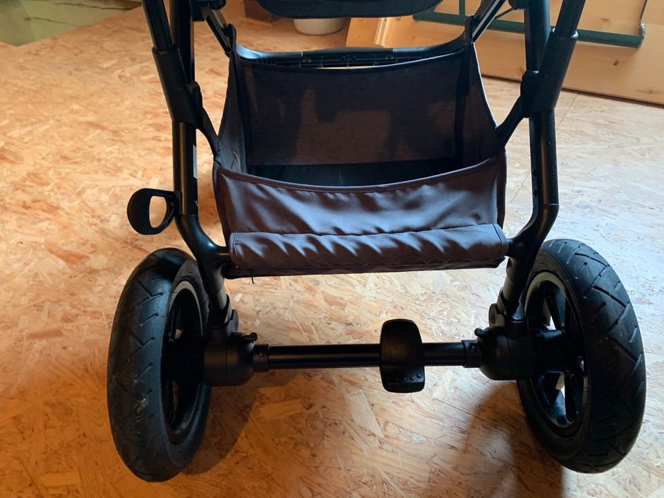 Moon Nuova Kinderwagen - TOP mit allem was man braucht! in Neunburg