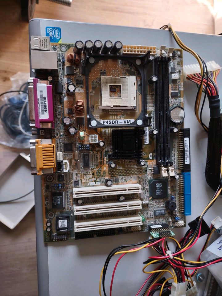 Mainboard Asus P4SDR-VM, ungeprüft in Neudenau 