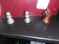Schach Figuren 2 sind aus GUS und ein alter Reiter aus holz Sachsen-Anhalt - Burg Vorschau