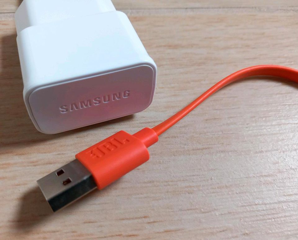 JBL Bluetooth Kopfhörer Ladekabel orange inkl. Adapter NEU in Forchheim