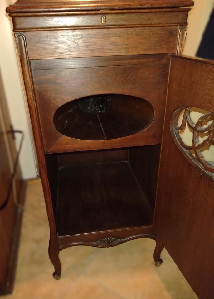 Rarität: Grammophon Gramola, ca 1920er in EicheSchrank in Saarbrücken