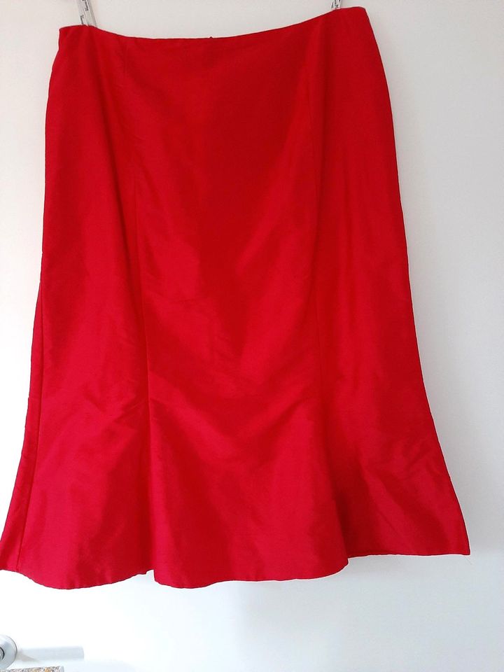 Dreiteiliges Kleid in roter Seide Gr. 42 in Hiddenhausen