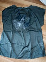 Shirt/Bluse Gr. 44, oliv/grün mit Druck u. Perlen, NEU, one Touch Nordrhein-Westfalen - Ense Vorschau