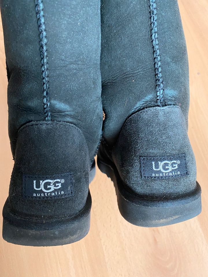 UGG Boots tall schwarz 41 in Kaarst