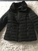 Esprit Steppjacke schwarz, Gr. 38, neuwertig Hessen - Ahnatal Vorschau