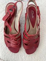 Schuhe Sandalen Größe 37 Clarks rot Sachsen-Anhalt - Wolfen Vorschau