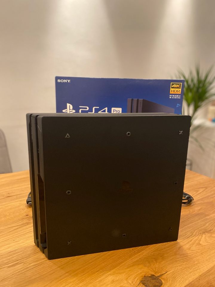 PS4 Pro 1Tb mit OVP, top Zustand in Germering