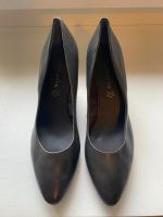 Tamaris schwarze Absatzschuhe Pumps Leder Gr. 41 Berlin - Schöneberg Vorschau