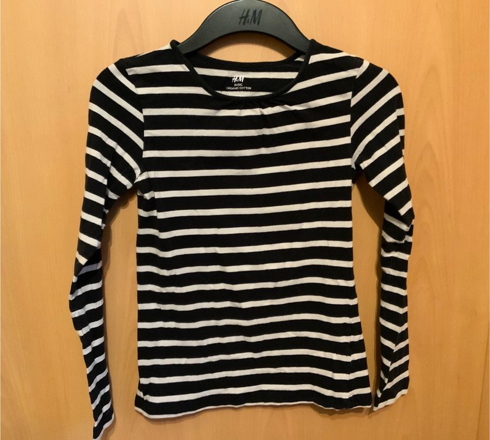 dunkel-hell gestreiftes Langarmshirt H & M 146/152, in Rosdorf