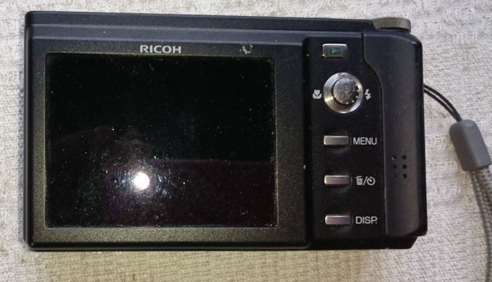 Ricoh R8 mit Akku und Handschlaufe in Soderstorf