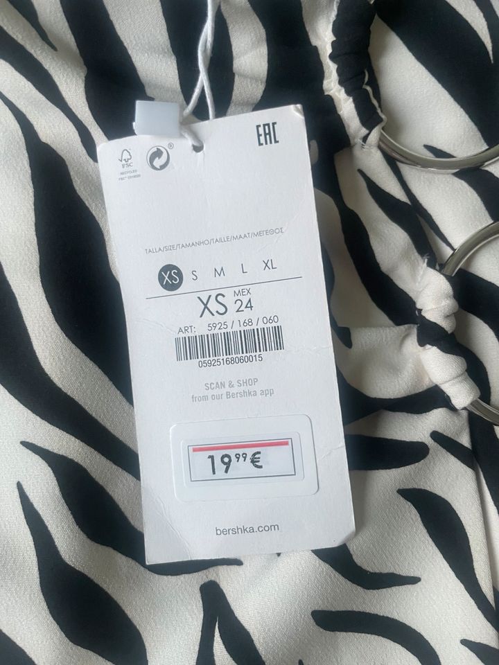 Schöner Rock Bershka Gr.Xs Neu mit Etikett in Berlin