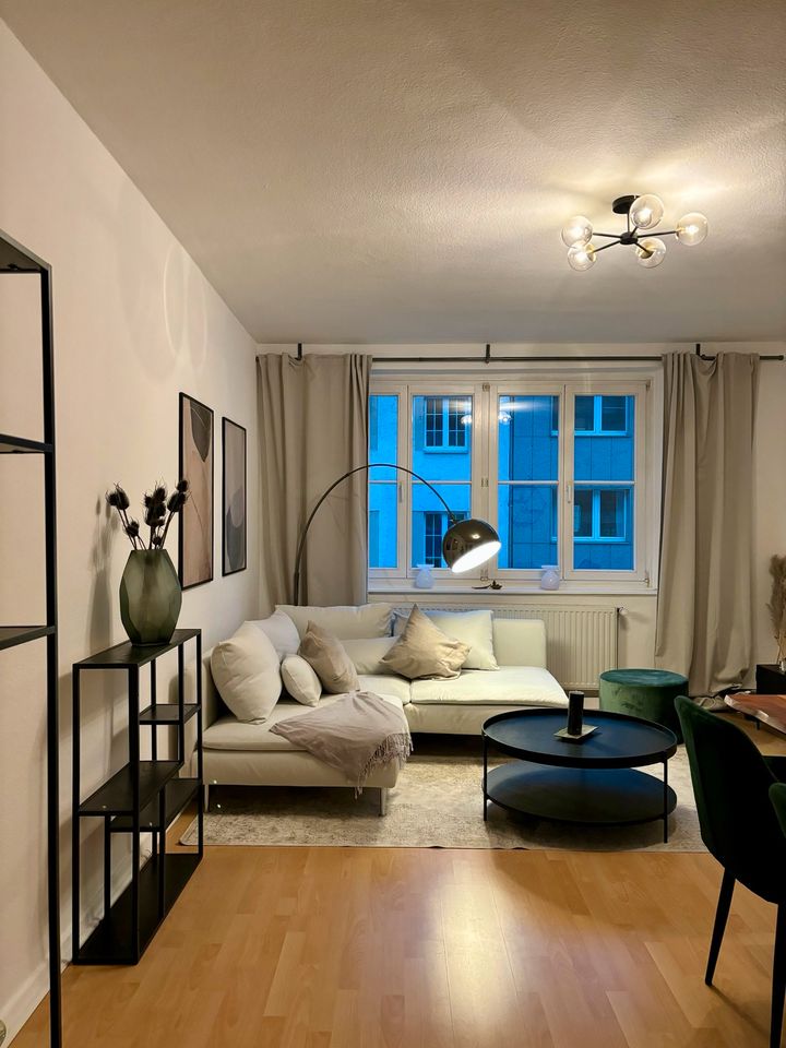 Ab MAI:  Moderne volleingerichtete Wohnung in D-Pempelfort in Düsseldorf