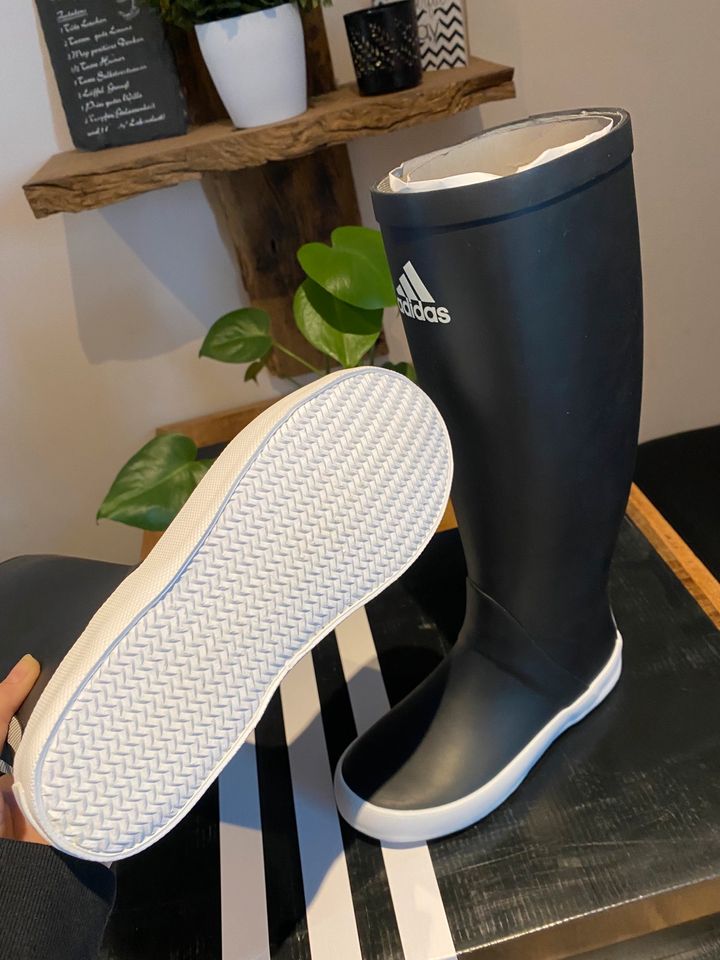 Adidas Stiefel in Grevesmuehlen