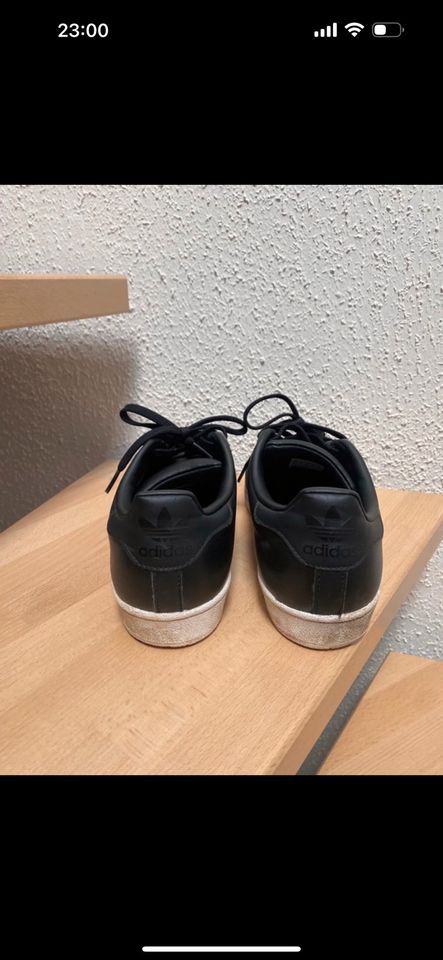 Adidas Superstar Echtleder Metallic-Optik schwarz, Größe 40 2/3 in Ratingen